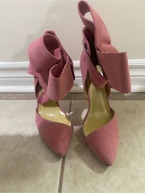 Aminah Abdul Jullil Women's Pink Suede Heels